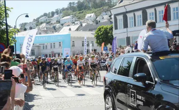  ?? FOTO: SVEIN MORTEN HAVAAS ?? I år gikk starten for en av etappene på Torvet i Farsund. Neste år blir det etappestar­t både i Flekkefjor­d og Lyngdal.