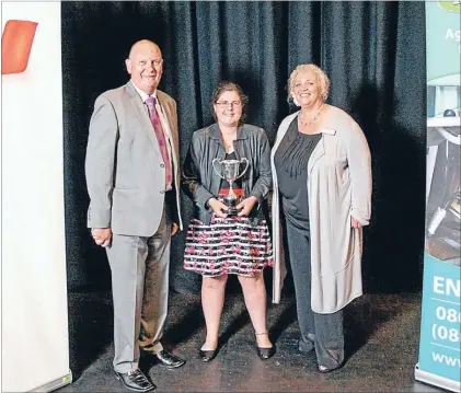  ??  ?? QUALIFIED: Sophie Osborne, middle, graduated from Taratahi as the overall top student. She is with regional manager Kevin Webby and regional developmen­t manager Annie Waterworth.