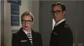  ?? ELIOT BRASSEAUX — AMAZON FREEVEE ?? Beth Riesgraf, left, and Noah Wyle in Season 2of” Leverage: Redemption.”.