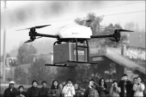  ?? CHEN FEIBO / FOR CHINA DAILY ?? A JD drone being used to deliver packages to customers in Shaanxi province. The company has been using drone services for deliveries in several provinces.