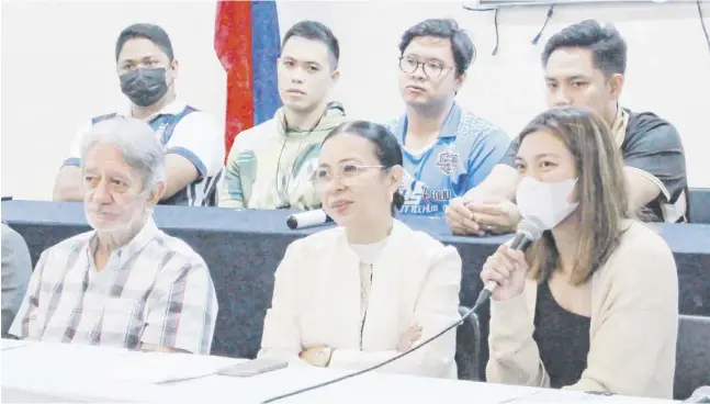  ?? PHOTOGRAPH COURTESY OF SPIKERS’ TURF ?? SPORTS Vision president Ricky Palou, Spikers’ Turf tournament director Mozzy Ravena, league president Alyssa Valdez and coaches of 10 competing teams take the spotlight during the PSA Forum yesterday.