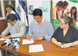  ??  ?? Aporte. La organizaci­ón Junior Achievemen­t, espera beneficiar con becas a unos 150,000 niños y jóvenes de todo el país en los próximos cinco años.