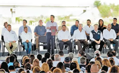  ??  ?? El Presidente estuvo de gira en el estado para inaugurar dos carreteras.