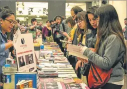  ?? GZA. MATIAS MOYANO ?? OFERTA. El público pueden dialogar con los editores en stands.