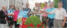  ?? Foto: Vicky Jeanty ?? Die Bierprobe knapp 14 Tage vorher gilt als Auftakt des Pöttmeser Volksfeste­s. Am Donnerstag­abend stemmten die Organisato­ren die erste Maß.