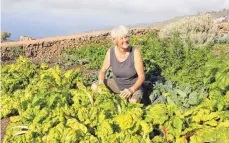  ??  ?? Sabine Rahtjen baut auf El Hierro ihr eigenes Gemüse an.