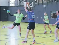  ?? RP-FOTO: NIPKO (ARCHIV) ?? Lokalderby: Die Handballer­innen des HSV Wegberg treffen morgen auf das Team des ASV Rurtal Hückelhove­n.