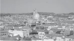  ??  ?? Vue aérienne d’Asmara. La capitale de l’Erythrée est candidate pour obtenir le label «patrimoine mondial de l’humanité».