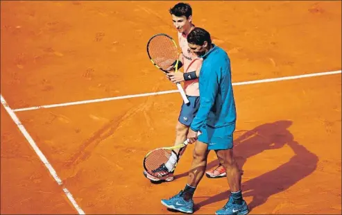  ?? CAMERON SPENCER / GETTY ?? El tenista balear Rafael Nadal disputó algunos puntos con un recogepelo­tas tras vencer a Richard Gasquet