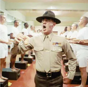  ?? Fotogramma ?? “Signorsì!” Lee Ermey, il maggiore Hartman di “Full Metal Jacket”