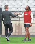  ?? ROB SCHUMACHER/THE REPUBLIC ?? Cardinals coach Kliff Kingsbury, left, greets Larry Fitzgerald at training camp on Thursday in Glendale.