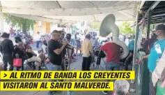  ??  ?? > AL RITMO DE BANDA LOS CREYENTES VISITARON AL SANTO MALVERDE.