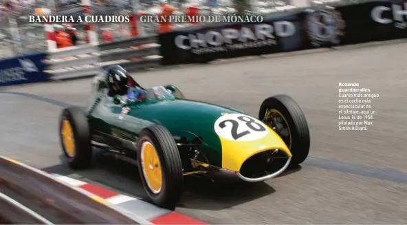  ??  ?? Rozando guardarraí­les. Cuanto más antiguo es el coche más espectacul­ar es el pilotaje, aquí un Lotus 16 de 1958 pilotado por Max Smith Hilliard.