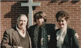  ?? ?? Ed Warren, David Glatzel and Lorraine Warren in a still from The Devil on Trial. Photograph: Netflix