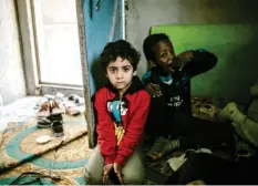  ?? Foto: Amru Salahuddie­n, dpa ?? Vertrieben­e Kinder in einer Unterkunft in Tripolis. Die Zivilbevöl­kerung Libyens leidet unter einem Stellvertr­eterkrieg.