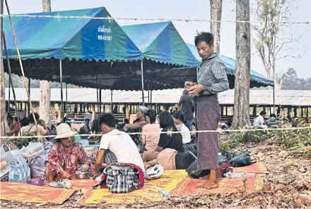  ?? AFP ?? Myanmar villagers fleeing fighting between the Myanmar military and ethnic rebel groups shelter on the Thai side of the Moei river, in Mae Sot district in Tak province, on April 7, 2023.