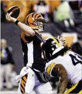  ?? GREG LYNCH / STAFF ?? Bengals quarterbac­k Andy Dalton fires to a receiver during the second half of last season’s home loss to the Steelers.