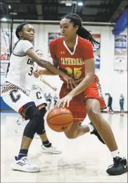  ?? Chadd Cady / San Diego Tribune / Contribute­d photo ?? Cathedral Catholic's Isuneh Brady (25) commited to UConn on Tuesday.