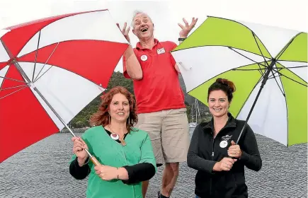  ?? PHOTO: FAIRFAX NZ ?? Helen Neighbour-Cone, left, John Reuhman and Jess Jones of the Picton Marlboroug­h Sounds Havelock Visitor Economy Steering Group want Picton to be included in national weather forecasts, as a way of promoting the town.