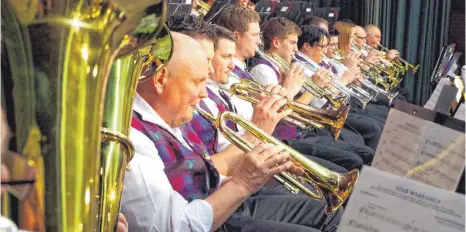  ?? FOTO: ANGELA KÖRNER-ARMBRUSTER ?? Der Musikverei­n Reichenbac­h ist in Bad Schussenri­ed aufgetrete­n und hat ein eindrucksv­olles Konzert gespielt.