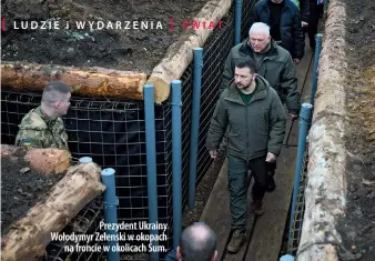  ?? ?? Prezydent Ukrainy Wołodymyr Zełenski w okopach
na froncie w okolicach Sum.