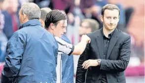  ??  ?? PARTING SHOT Cardle shakes with Cathro – but boss was gone days later