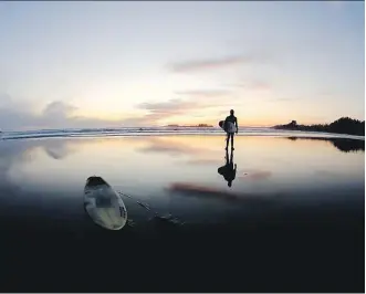  ?? JOSHUA LEWIS ?? Surfing lessons are an option during the Beauty and the Beach weekend retreat in Tofino.