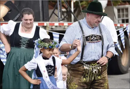 ?? JESI YOST — FOR MEDIANEWS GROUP ?? Reading Liederkran­z Princess Emilia Miles, 7, performs a German dance with Karl Allmending­er at the 14th annual Oktoberfes­t.