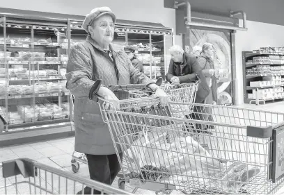  ?? Ilustrační snímek je ze supermarke­tu Kaufland v Havířově. FOTO ČTK ?? Bude ponížení valorizace penzí kompenzová­no?