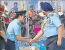  ?? SUSHIL KUMAR/HT PHOTO ?? (Clockwise from top) The parade by IAF officers on the 85th anniversar­y of the Indian Air Force; cricket legend Sachin Tendulkar and Air Chief Marshal BS Dhanoa greet each other; IAF personnel during a march at the Hindon Air Base in Ghaziabad on Sunday.