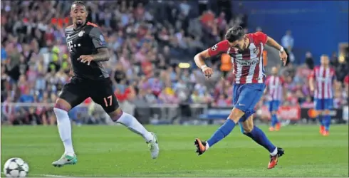  ??  ?? ZURDAZO. Así marcó Carrasco el gol que decantó el choque a favor del Atlético contra el Bayern el pasado miércoles.