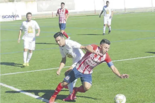  ?? JORGE SASTRIQUES ?? El fútbol Como ejemplo, la Preferente de fútbol, al ascender sus equipos de 3ª División, categoría nacional, podrá reanudarse para entrenar y competir.