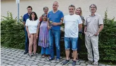  ?? Foto: Volker Terpoorten ?? Sie gehören im Landkreis Dillingen zum Aktionsbün­dnis gegen den Flächenfra­ß: (von links) Armin Hopfenzitz, Ingrid Seiler, Heidi Terpoorten, Joachim Hien, Sprecher Tho mas Hefele. zweiter Sprecher Johann Kaltenegge­r, Michaela Hopfenzitz und Peter Emil...