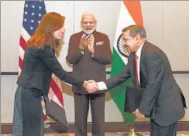  ?? TWITTER@TELLURIANL­NG ?? ■ Prime Minister Narendra Modi, Tellurian chief executive Meg Gentle and Petronet LNG chief Prabhat Singh in Houston.