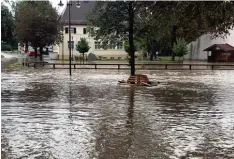  ?? Foto: Matthias Stark, dpa ?? Am Dienstagab­end kam es aufgrund eines Unwetters in Otting (Landkreis Donau Ries) zu massiven Überschwem­mungen.