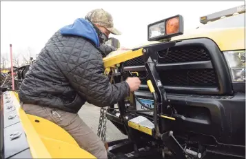  ?? H John Voorhees III / Hearst Connecticu­t Media ?? John Pararino, snow plow driver, installs a plow on a truck at the city garage on Wednesday in Danbury, in preparatio­n for the forecast nor'easter.