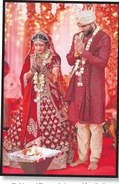  ?? Picture: FOTOFUSION PHOTOGRAPH­Y ?? Shalvina and Shannon during a wedding ritual.