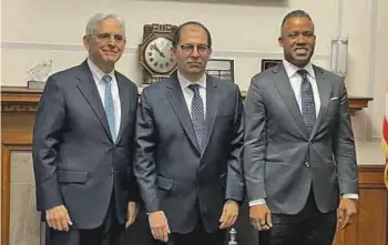  ?? FOTO FISCALÍA ?? Barbosa (centro) se reunió con el fiscal General de
EE. UU . Merrick Garland (izquierda) y con el fiscal adjunto Kenneth Polite (derecha).