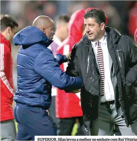  ??  ?? SUPERIOR. Silas levou a melhor no embate com Rui Vitória