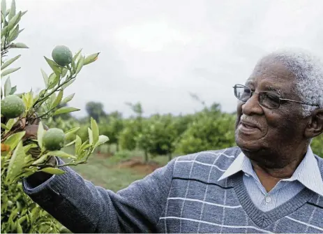  ?? Robbie Tshabalala ?? Driven by community: Dr Sam Motsuenyan­e was deeply concerned about poverty and pioneered African Bank to address the lack of funding available to black business. /