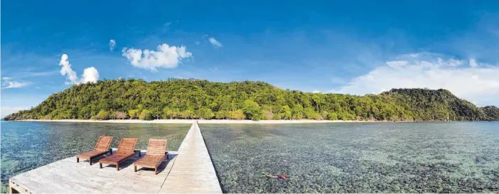  ?? FOTOS: DPA ?? Traumhafte Bedingunge­n für einen Tauchurlau­b: Noch kann das Selayar Dive Resort in Indonesien Touristen anlocken.