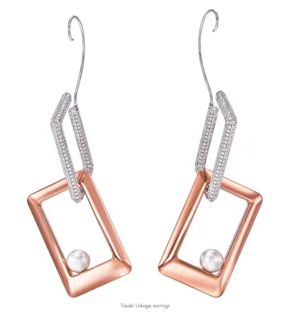  ??  ?? Tasaki Linkage earrings