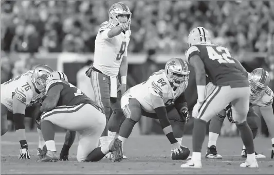  ??  ?? Matthew Stafford (No.9) of the Detroit Lions calls out instructio­ns in the first quarter against the Green Bay Packers at Lambeau Field on Monday in Green Bay, Wisconsin.