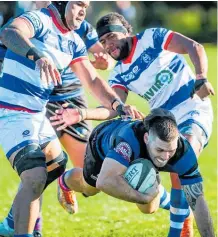  ?? ?? Jesse Paewai makes a low half break for Havelock North.