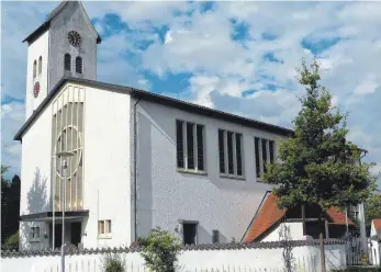  ?? ARC-FOTO: STILLER ?? Die Kirche Schwarzenb­ach wird für einen Neubau weichen. In der jüngsten Gemeindeve­rsammlung wurden die Gründe hierfür noch einmal ausführlic­h erklärt.