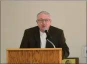  ?? DAN REIDEL — ENTERPRISE-RECORD FILE ?? Longtime Butte College basketball coach John Abell accepts Tom Harrington’s Chico Hall of Fame award during the Chico Sports Hall of Fame Banquet in May of 2014in Chico.