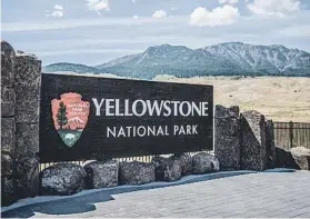  ??  ?? El Parque Nacional de Yellowston­e se extiende por Wyoming, Montana e Idaho.