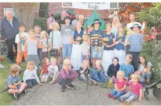 ?? FOTO: HS ?? Die Rüster Kinderschü­tzen feierten ihr 37. Fest seit der Wiederbele­bung des Brauchtums im Jahr 1984 auf dem Gelände der Familie Roring.