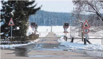  ?? FOTO: MD ?? Der Bahnüberga­ng Friedenstr­aße in Aichstette­n soll nach dem Willen der Bahn geschlosse­n werden.