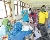  ?? PARVEEN KUMAR/HT ?? Residents queue to register for Covid-19 test in Gurugram on Saturday.